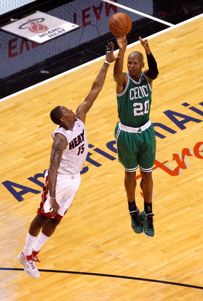 爱游戏体育-关于JackeyLove在雄鹿比赛中重返赛场，刷新纪录引发热议！上演精彩一战的信息