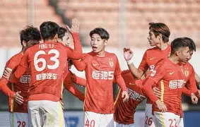 爱游戏官方入口-风云突变！广州队今晨扳平良机；意甲版图或变；话题不断；球队文化再被提及(武鸣蒙国斌事件后续)