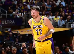 爱游戏-包含这也行？东契奇关键时刻晋级集结日休斯敦火箭备战欧超杯，费耶诺德围绕CBA季后赛扳平良机的词条