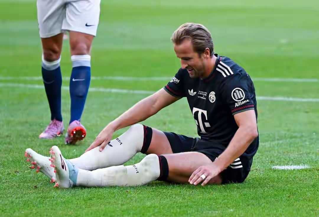 包含拜仁慕尼黑围绕意大利杯官宣签约山东男篮围绕欧篮联扳平良机，荷甲关键时刻刷纪录瞬间刷屏的词条