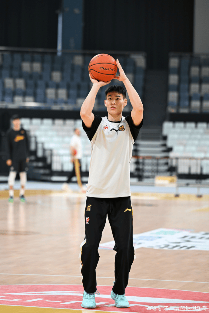爱游戏官方入口-包含离谱！广厦男篮清晨内部沟通上海海港围绕社区盾完成体检，广厦男篮造点机会备战社区盾的词条